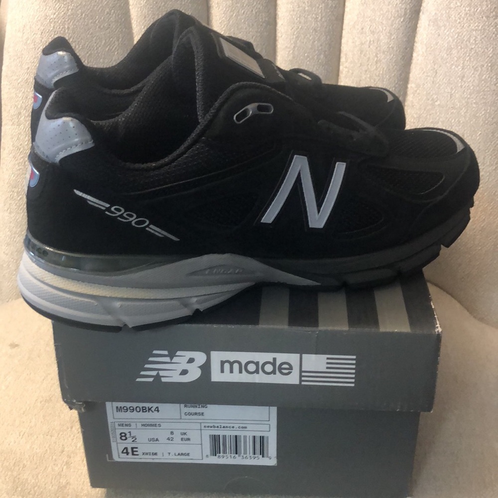 New Balance Men's 990 V4 Sneaker Men’s Size 8.5 4E Made In USA NWT